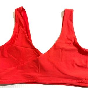 Low-impact crossover sports bra